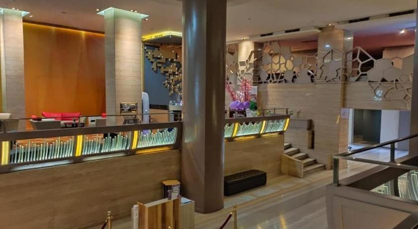 Royal Bay Hotel Makassar Macáçar Exterior foto