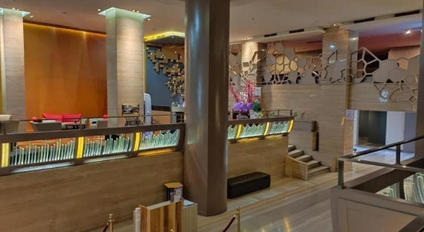 Royal Bay Hotel Makassar Macáçar Exterior foto